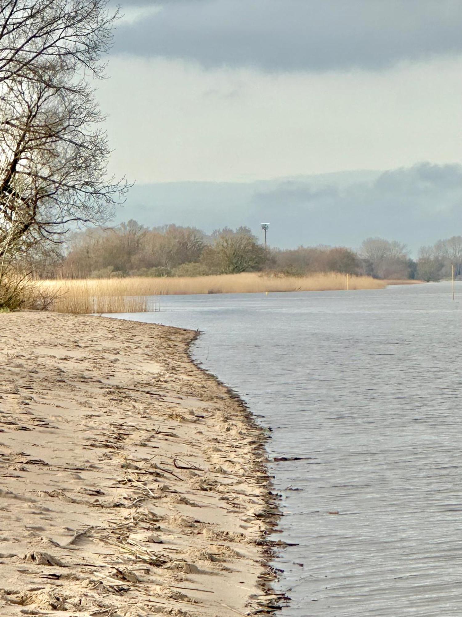 Gaestehaus Weserblick Am Weser-Sandstrand Berne Esterno foto