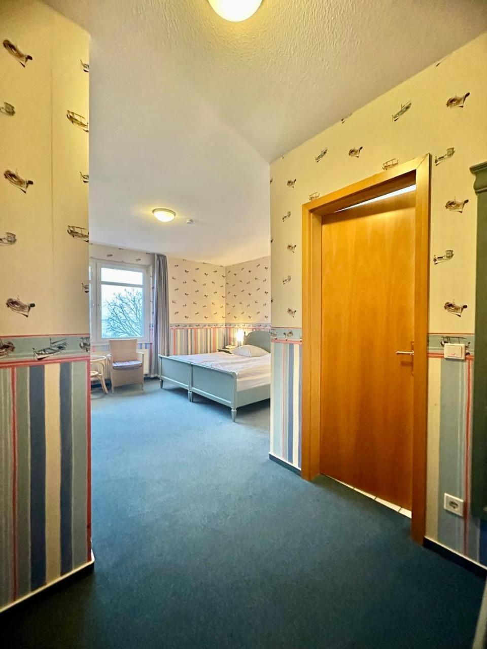Gaestehaus Weserblick Am Weser-Sandstrand Berne Esterno foto