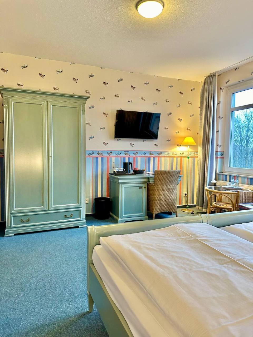 Gaestehaus Weserblick Am Weser-Sandstrand Berne Esterno foto