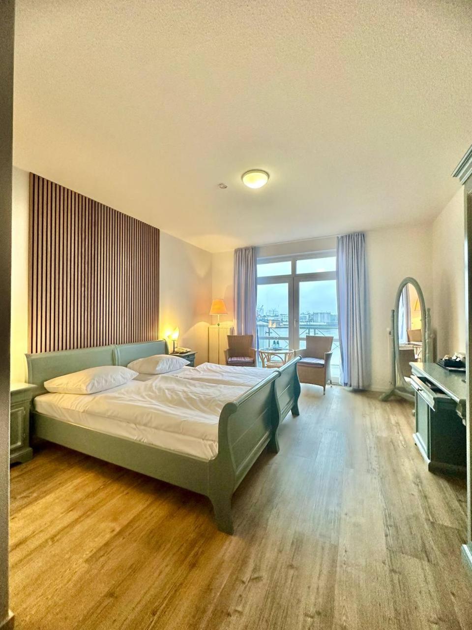 Gaestehaus Weserblick Am Weser-Sandstrand Berne Esterno foto