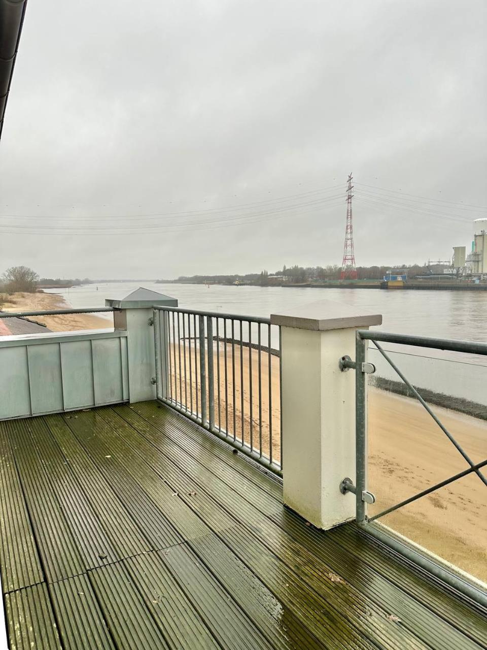Gaestehaus Weserblick Am Weser-Sandstrand Berne Esterno foto