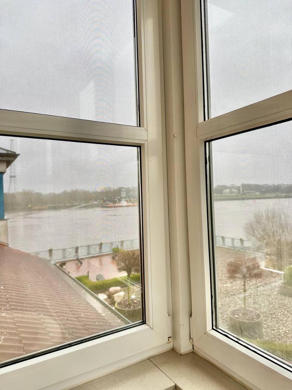 Gaestehaus Weserblick Am Weser-Sandstrand Berne Esterno foto