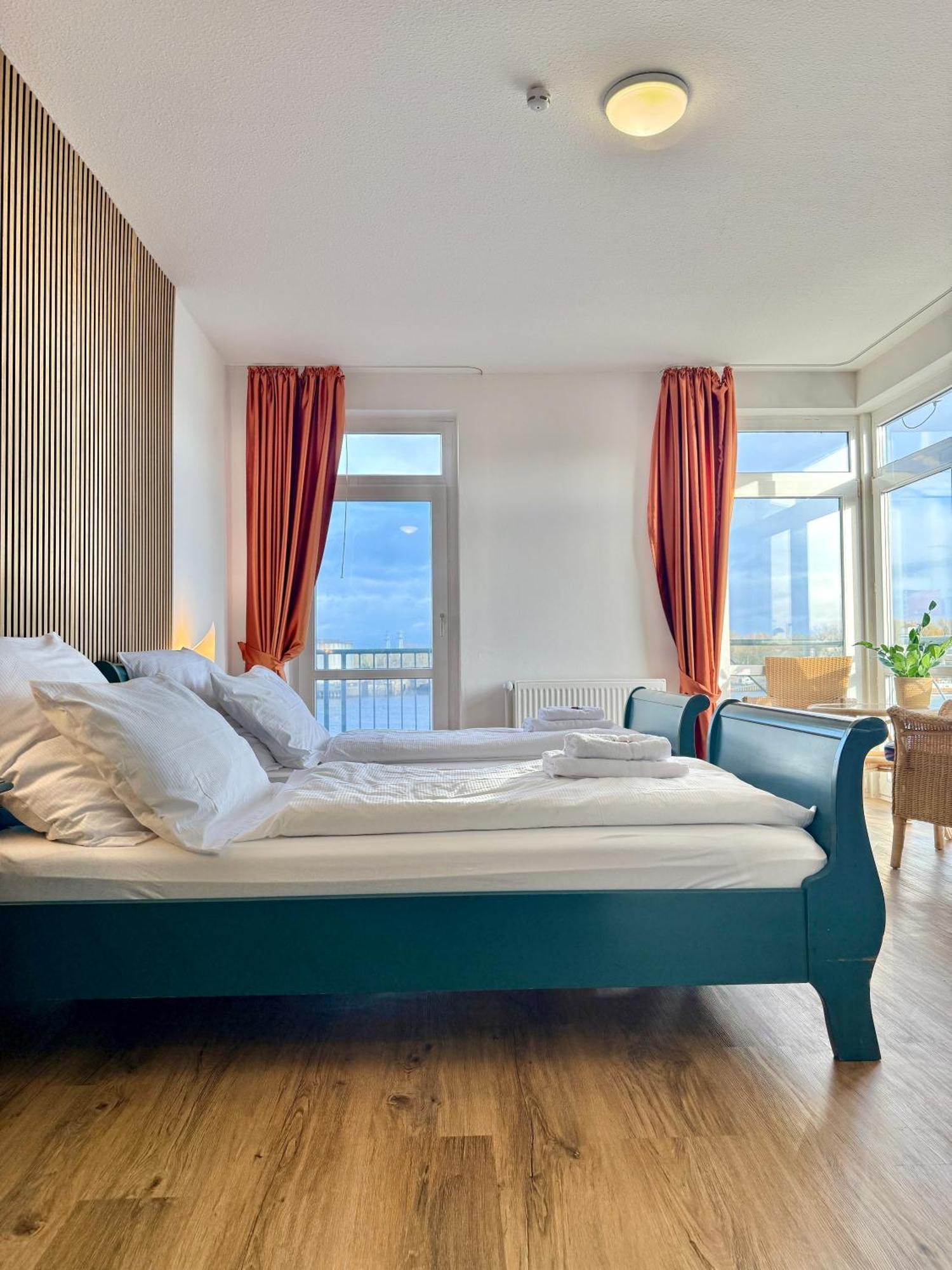 Gaestehaus Weserblick Am Weser-Sandstrand Berne Esterno foto