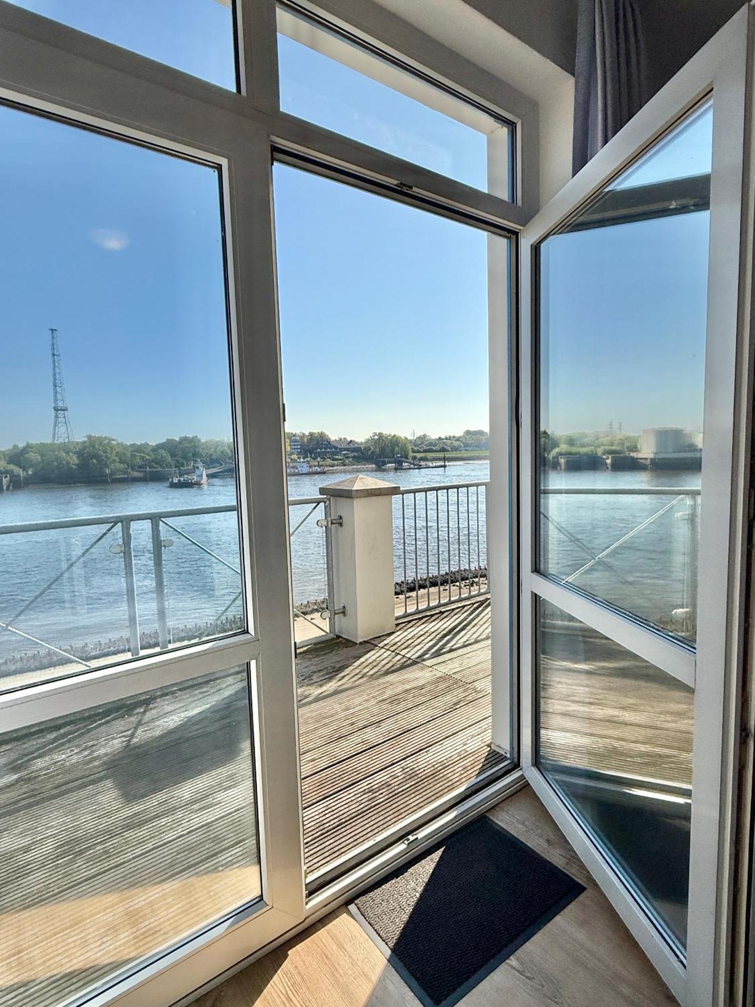 Gaestehaus Weserblick Am Weser-Sandstrand Berne Esterno foto