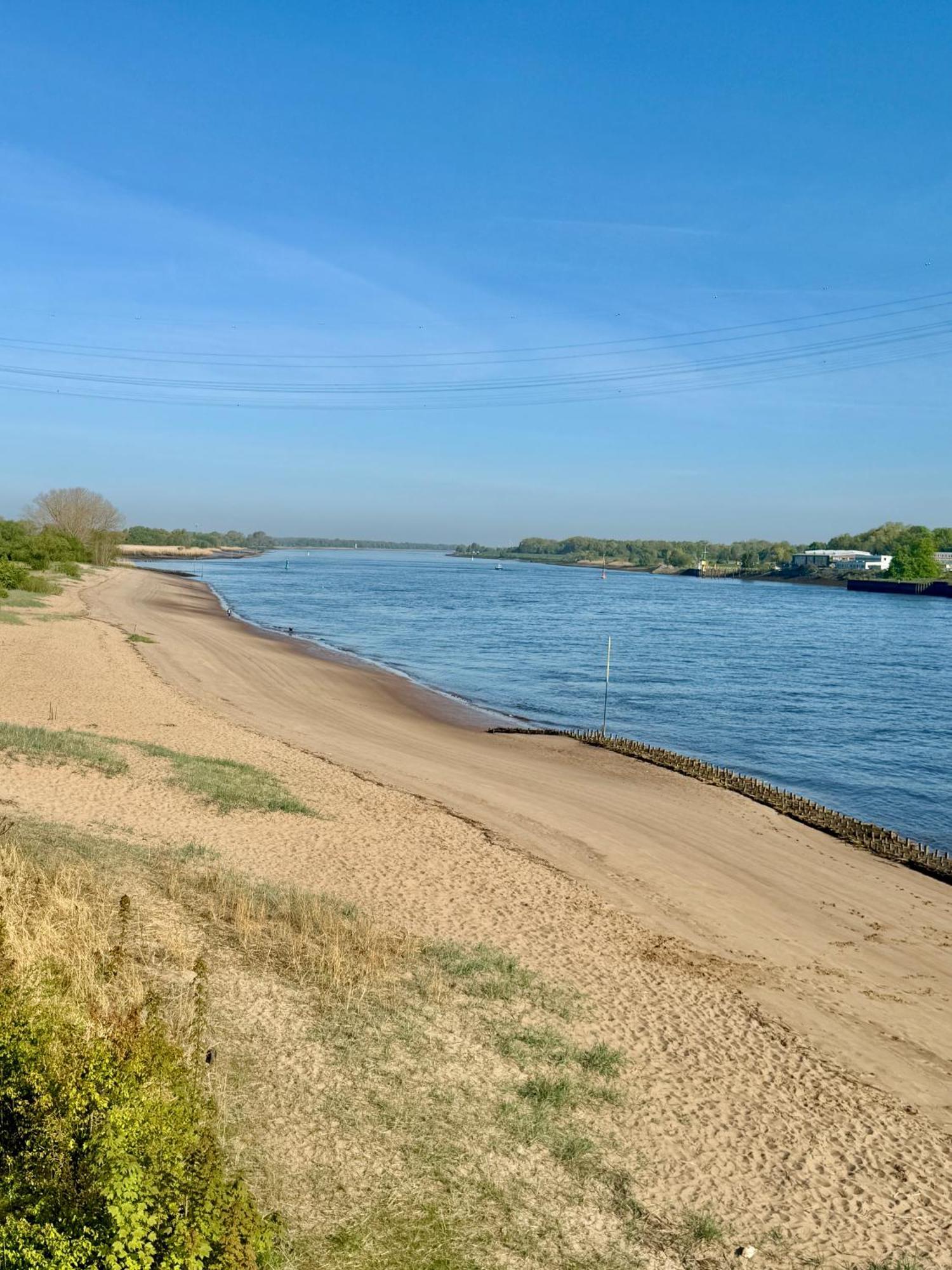 Gaestehaus Weserblick Am Weser-Sandstrand Berne Esterno foto