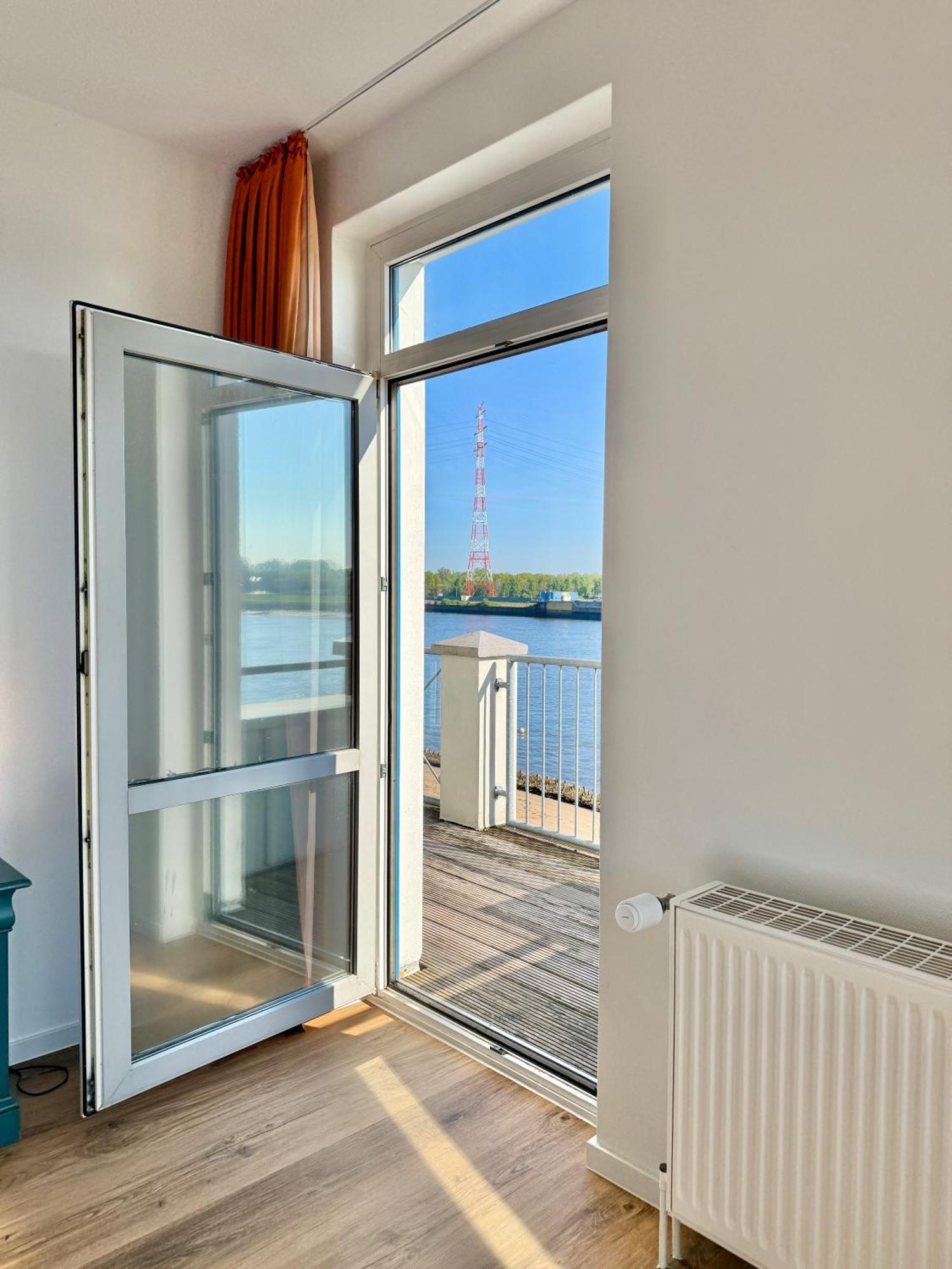 Gaestehaus Weserblick Am Weser-Sandstrand Berne Esterno foto